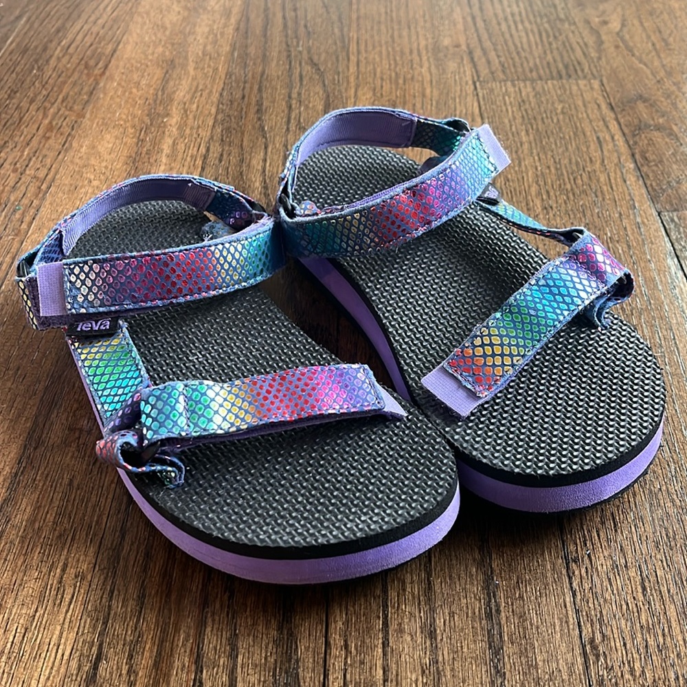 Reva mermaid sandals big kid size 4 GUC